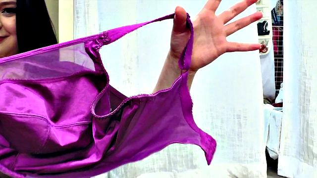 Пейтон Томас хвастается огромными лифчиками за кулисами