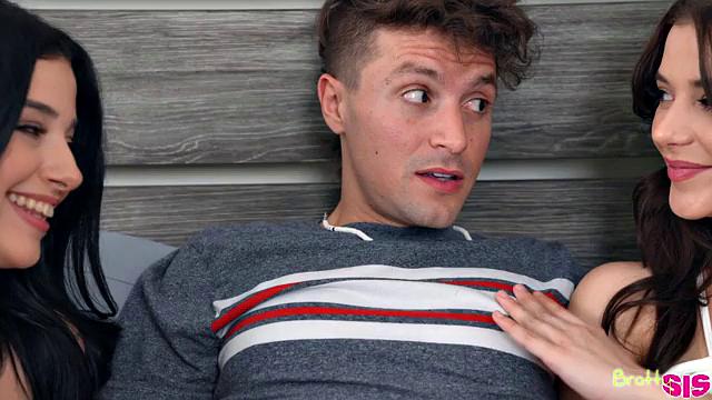Sharing Stepbro's Bed - S32:E4