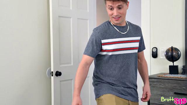 Sharing Stepbro's Bed - S32:E4