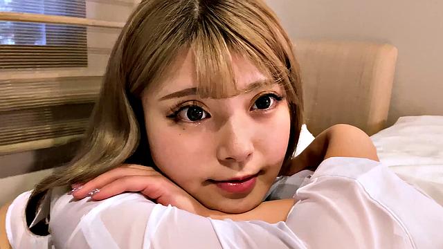 кейко адачи снова в деле - её розовая гладкая киска в центре внимания