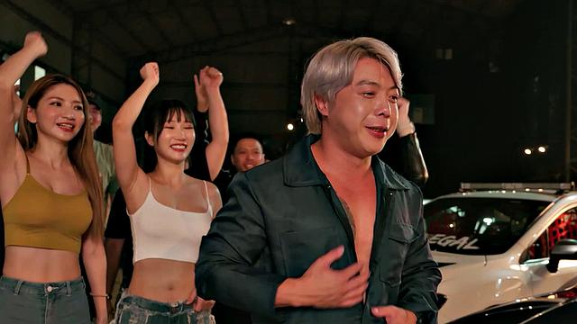 Yaner Fucks A Virgin on His Birthday With People Watching