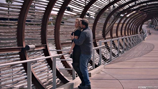 Бренди Лав не сдерживается - жёстко ебёт и заглатывает всё