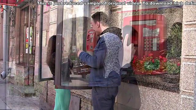 смотри, как эта красотка с натуральной грудью получает по полной