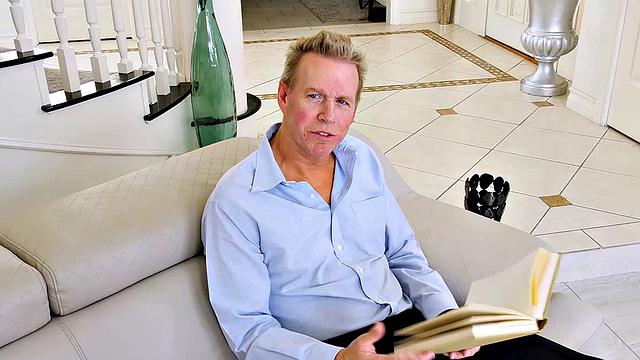 Petite Maid Tia Cyrus Gives A Cock Cleanup To Her Boss