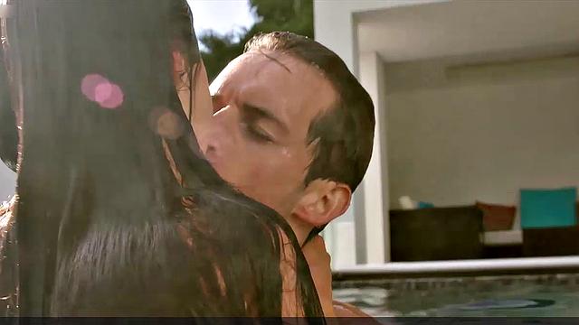 Elizabeth Hurley shows off her hot bod in a wet, sunny bikini