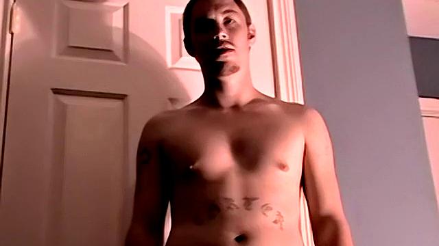 Любительский красавчик Картер дрочит - Картер