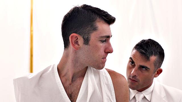 смотри, как элдер инглс подчиняется бискупу харту в храме