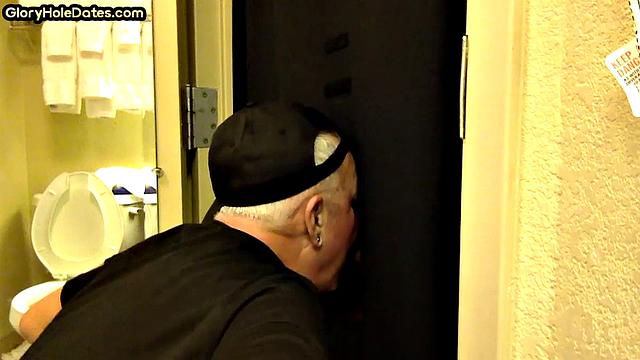 Gloryhole gaydaddy mouth for sucking BFs dick