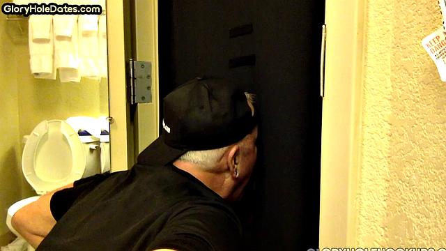 Gloryhole gaydaddy mouth for sucking BFs dick