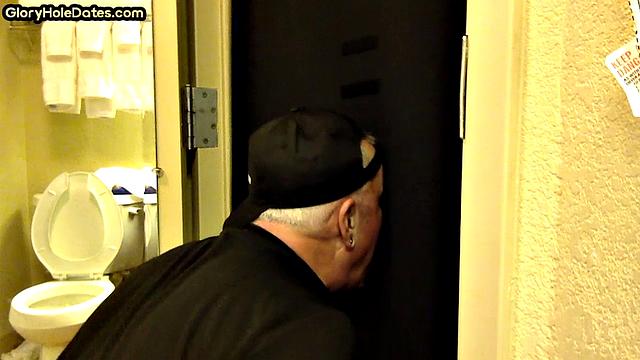 Gloryhole gaydaddy mouth for sucking BFs dick