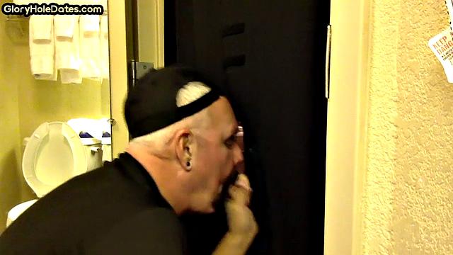 Gloryhole gaydaddy mouth for sucking BFs dick