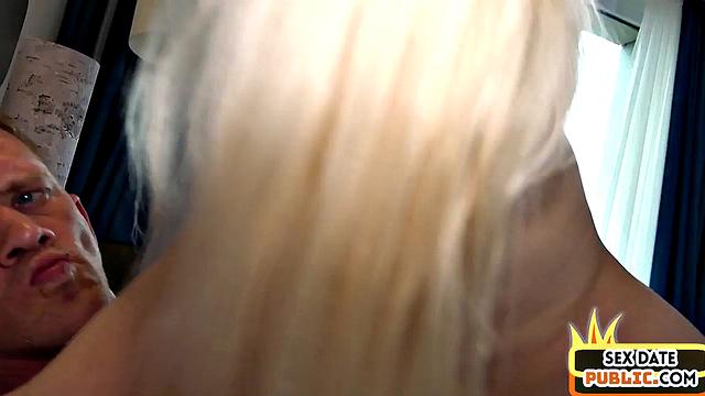 немка с аппетитной фигурой сосёт на улице и трахается в отеле