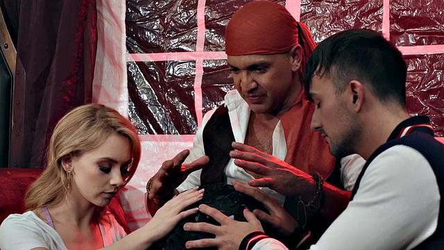 Bisex babe pussy and mouth drilled in deepthroating 3some