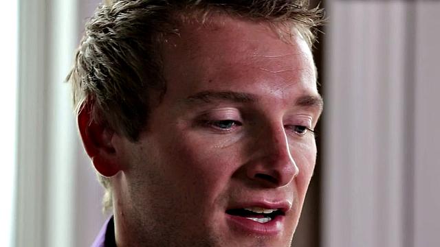 Hunk teases muscles and masturbates in solo action