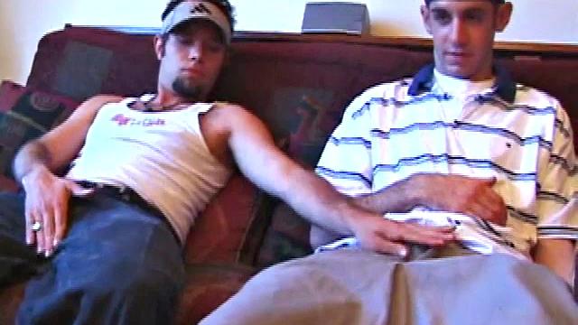 аполло сосёт тагу, пока они смотрят порно