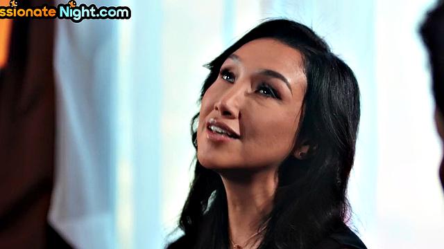 Stunning anal slut pleases BBC streamer with best BJ