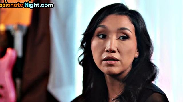 Stunning anal slut pleases BBC streamer with best BJ