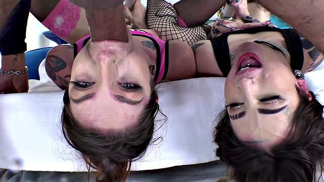 Бренна и Валерика делают мокрый минет и трахаются в жопу