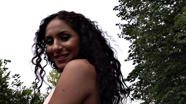 Fitness model gets fucked in garage