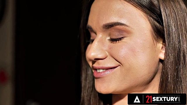 21 SEXTURY - Lana Roy Catches Freya Selfie & Licks Her Wet Pussy