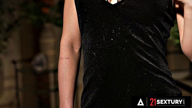 21 SEXTURY - Lana Roy Catches Freya Selfie & Licks Her Wet Pussy