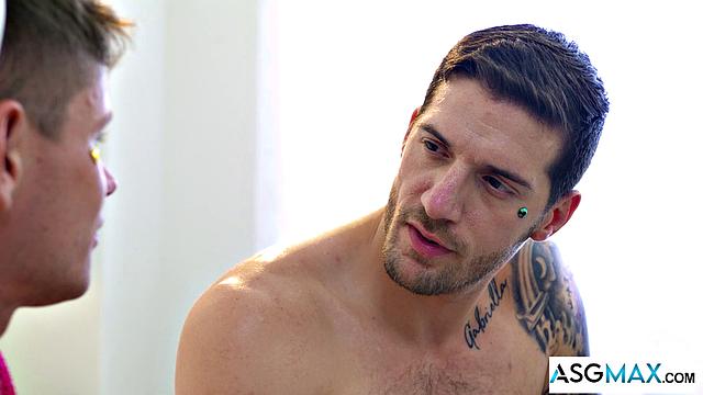 жаркие парни трахаются по-жёсткому без резинки - лучшие моменты апреля