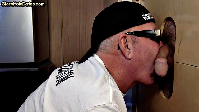 Facialized gloryhole DILF sucks in homemade BJ