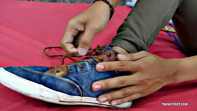 Marcon wanks to feet