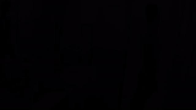 Джейк Лайонс дрочит член и мощно кончает на камеру