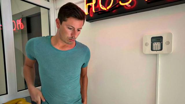 Amateur hostel backpacker babe nailed by owner