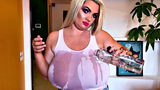 XLGirl Kitty Cute Puts Her Birthday Suit