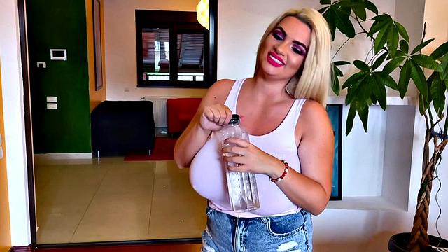 XLGirl Kitty Cute Puts Her Birthday Suit