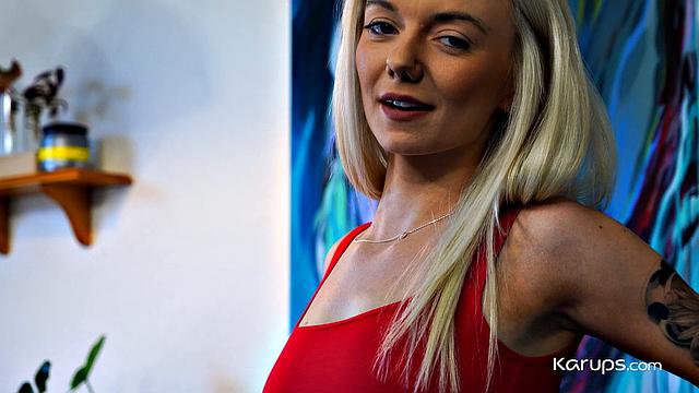 Молли Мэй снова забыла надеть штаны и занялась делом