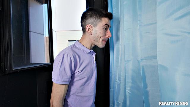 мэри рок трахается с парнем подруги в туалете перед клубом