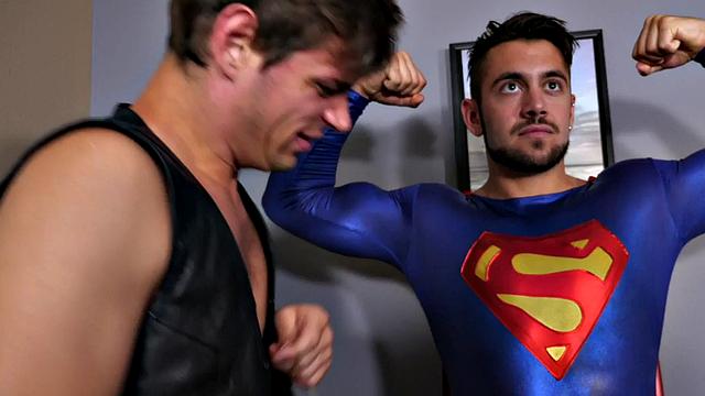 Ripped cosplayer barebacks in erotic couple