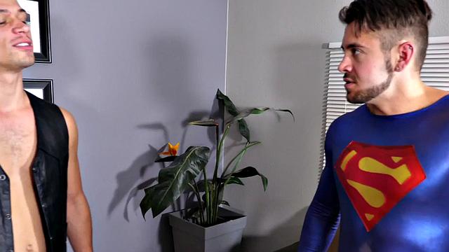 Ripped cosplayer barebacks in erotic couple