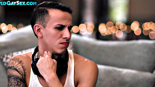 Athletic inked jock seduces stud into bareback anal sex