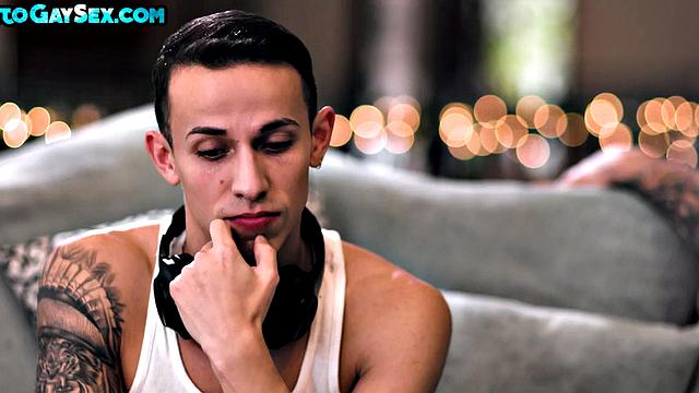 Athletic inked jock seduces stud into bareback anal sex