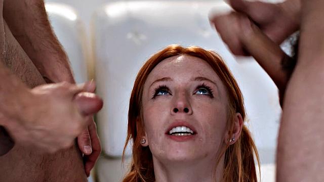 отчим и соцработник трахают рыжую мэди коллинз втроем