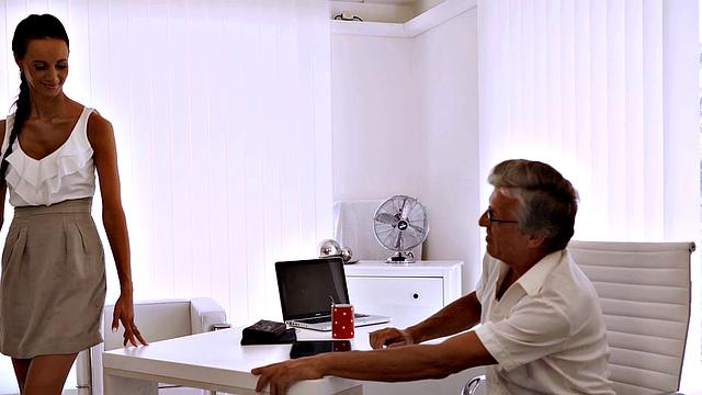 OLD4K. Guy teaches MILF from Czech Republic Evelyn Neill making it