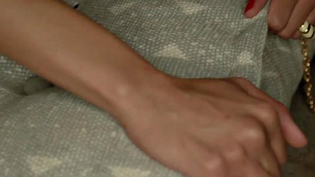 лжесвященник ловко трахает миниатюрную шлюшку раком, исповедь не нужна
