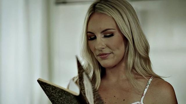 Pussynailed bae cheats on husband in passionate affair