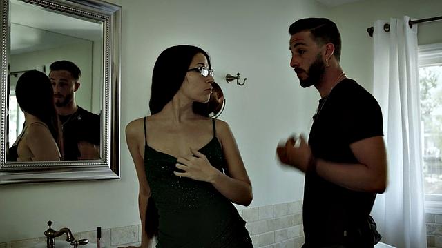 Жена забыла про мужа - трах с окулярами устроил марафон