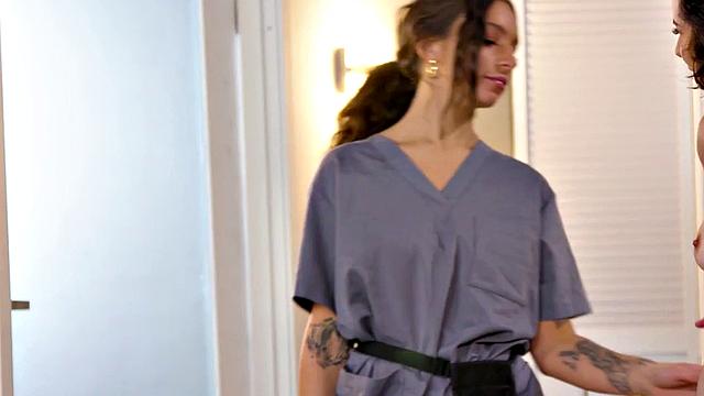 Foot fetish masseuse tribbing client after massage