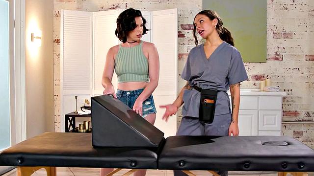 Foot fetish masseuse tribbing client after massage