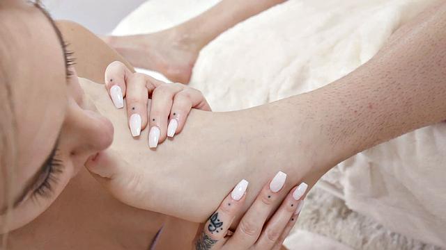 Sexual Athlete Gets Serviced