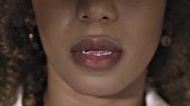 Ebony babe pussyfingered and pussyeaten by MILF