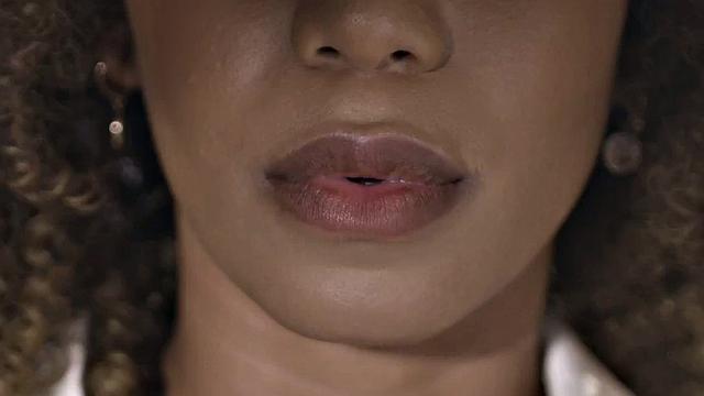 Ebony babe pussyfingered and pussyeaten by MILF