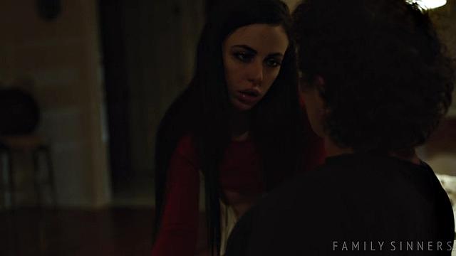 Сестра изменяет мужу с братиком на диване, пока никто не видит - Whitney Wright и Robby Echo шутят, но трахаются по-взрослому.