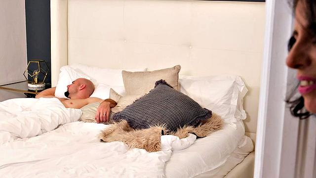 Keli Richards gets her ass pounded